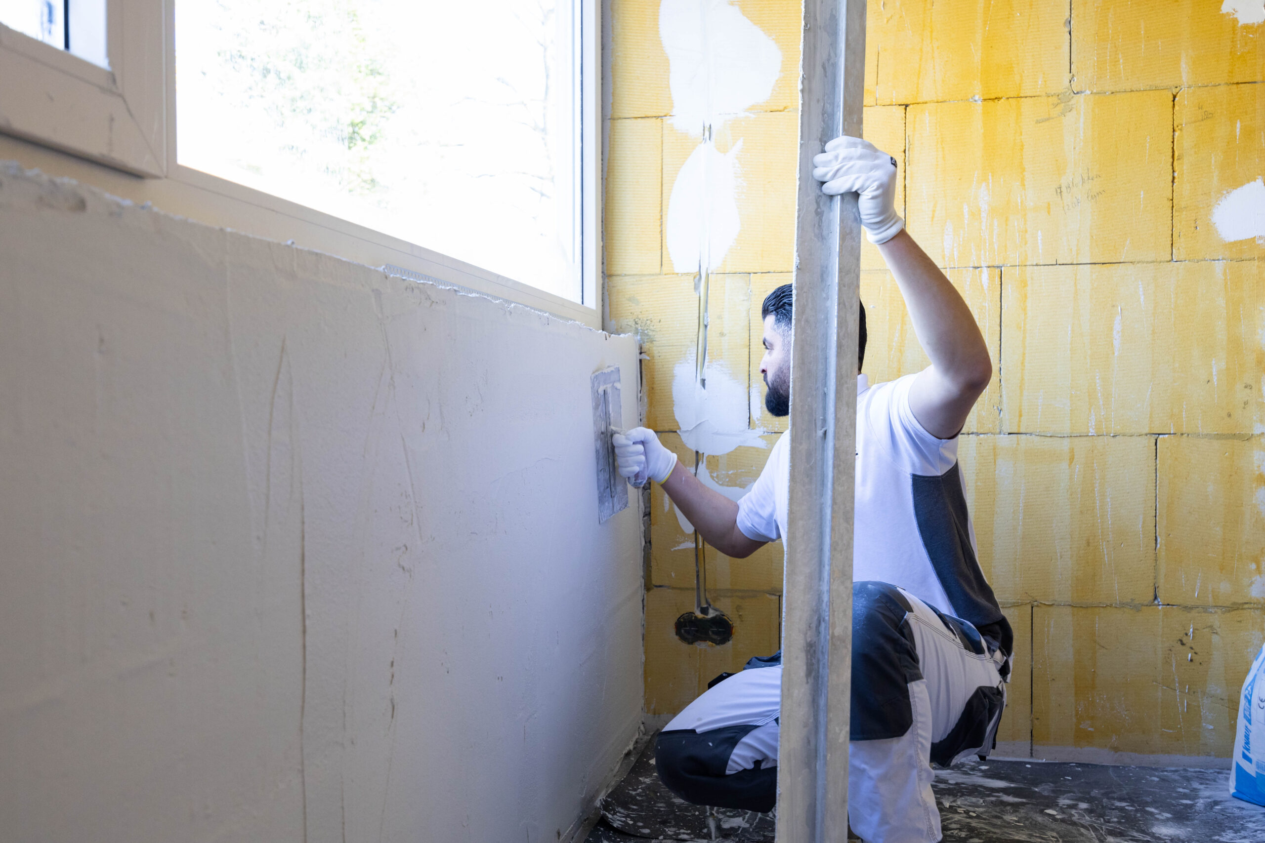 Glad stucwerk aanbrengen op een wand – stukadoor Dalfsen