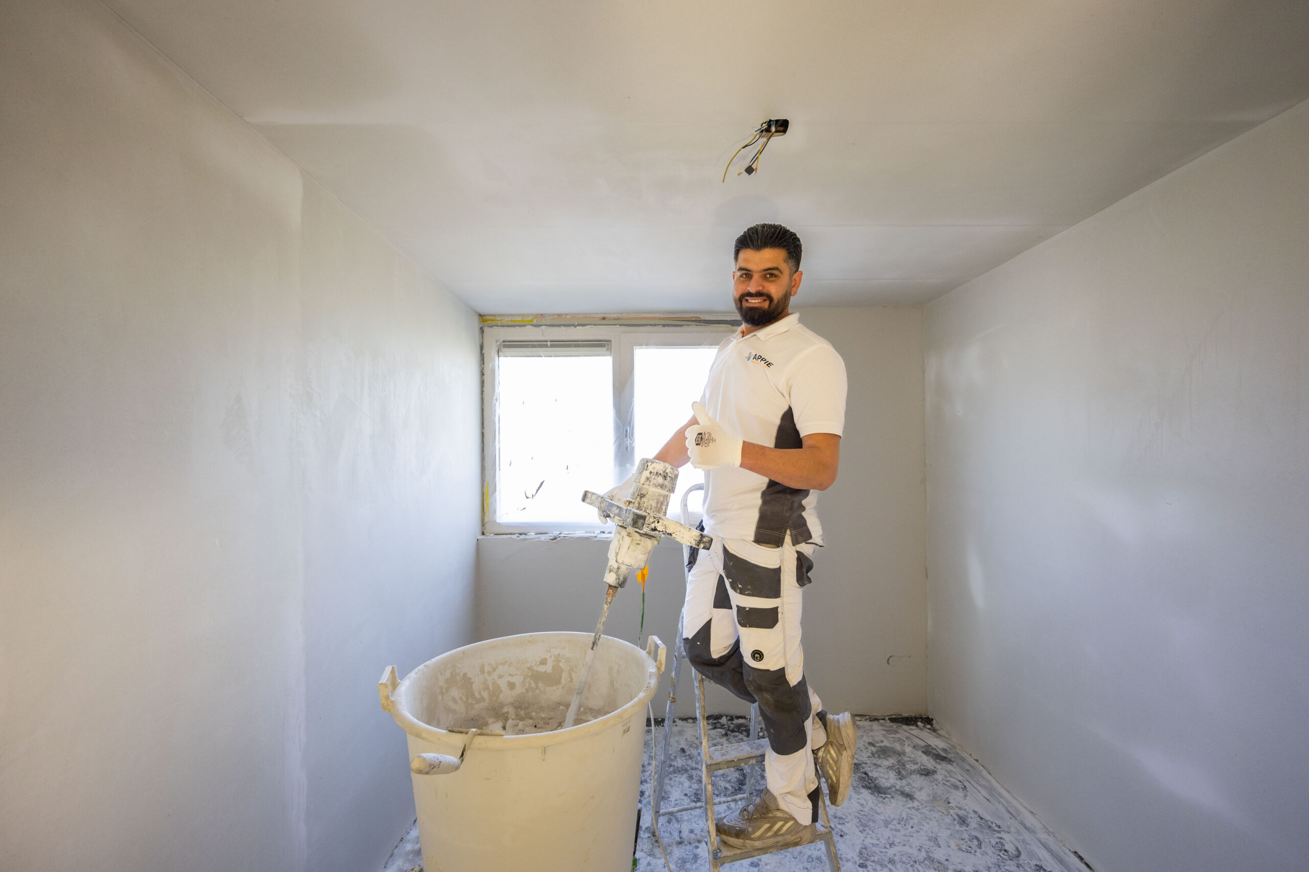 Glad stucwerk aanbrengen op een wand – stukadoor Zutphen